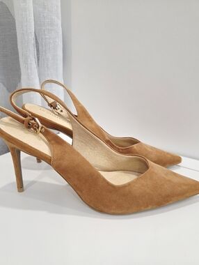 Le Chateau Tan Suede Slingback Pointed Toe Heels Pumps Stiletto Size 38 NWOT